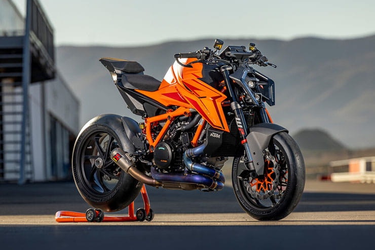 2024 KTM 1390 Super Duke R Review Details Price Spec_245