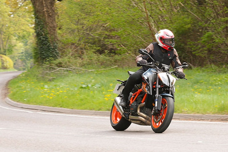2022 KTM 1290 Super Duke R EVO Details Price Spec_33
