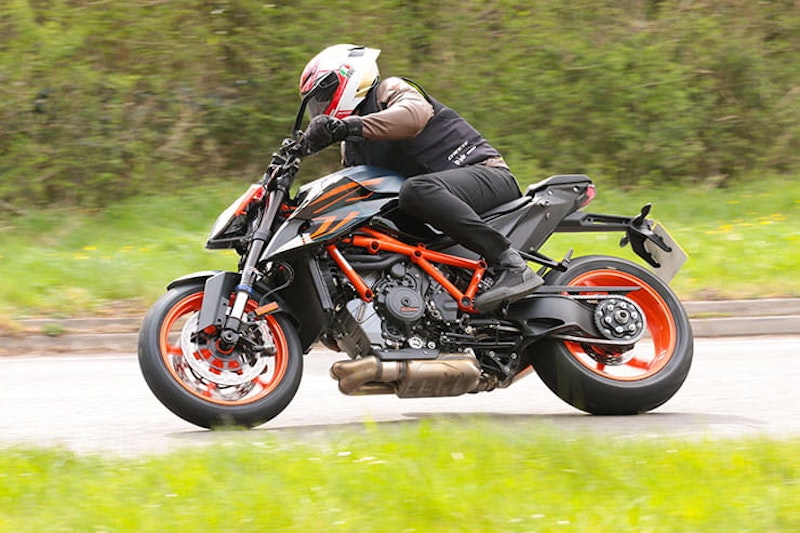 2022 KTM 1290 Super Duke R EVO Details Price Spec_34