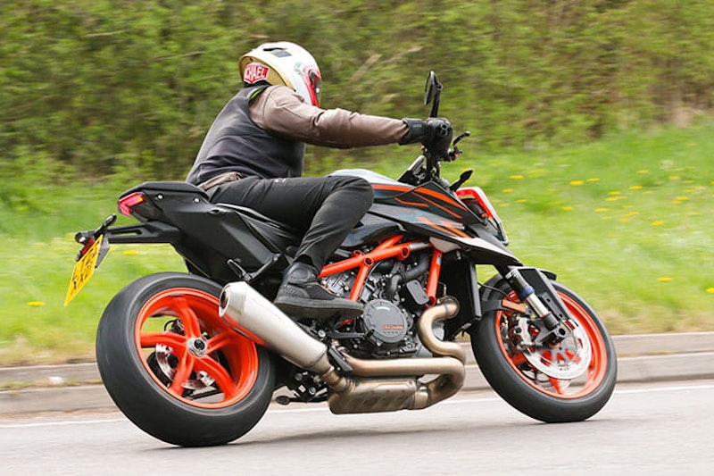 2022 KTM 1290 Super Duke R EVO Details Price Spec_39