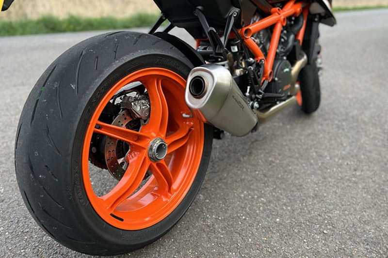 2022 KTM 1290 Super Duke R EVO Details Price Spec_43