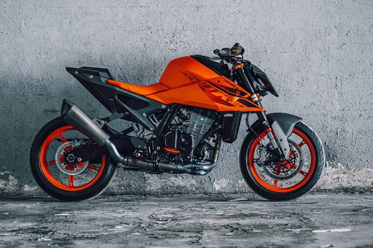 2024 KTM 990 Duke Review Details Price Spec_203