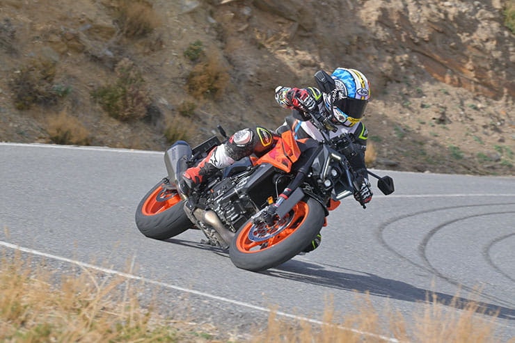 2024 KTM 990 Duke Review Details Price Spec_224