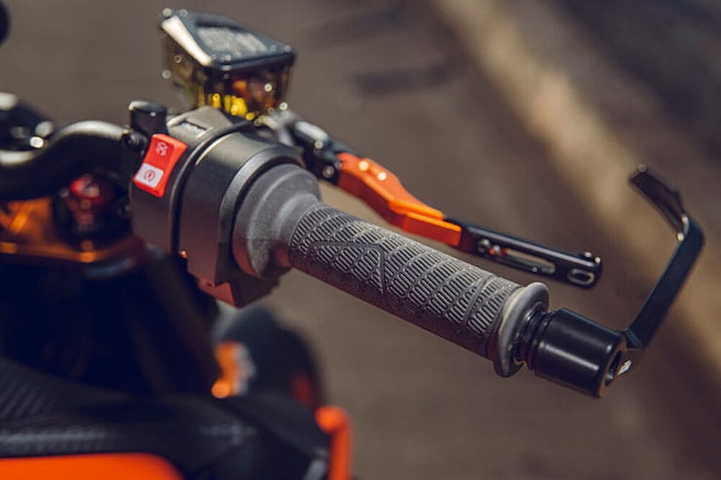 2024 KTM 990 Duke Review Details Price Spec_280