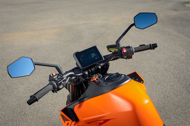 2024 KTM 990 Duke Review Details Price Spec_289