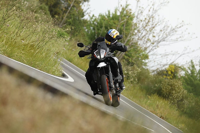 2023 KTM 890 Supermoto SMT Review Details Price Spec_105