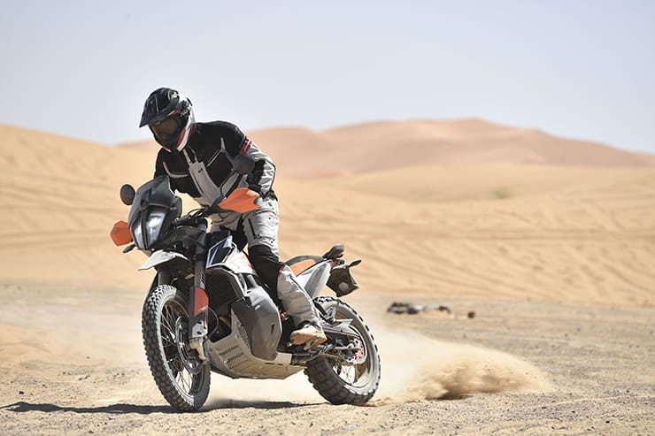 KTM 790 Adventure & 790 Adventure R (2019) | REVIEW