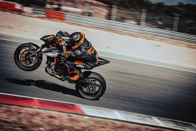 2023 KTM 1290 Super Duke RR Review Price Spec_17