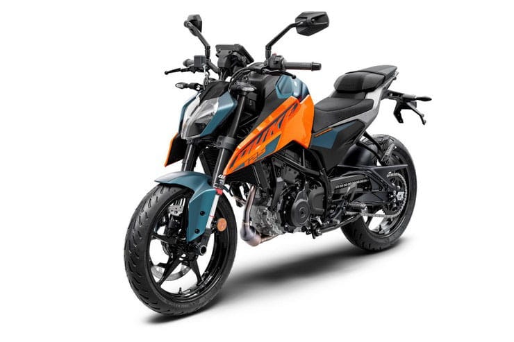 2024 KTM 125 Duke Review Details Price Spec_03