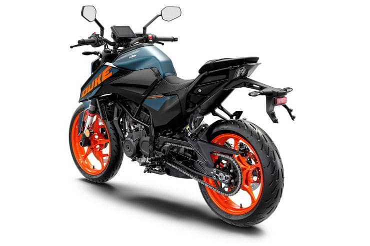 2024 KTM 125 Duke Review Details Price Spec_04