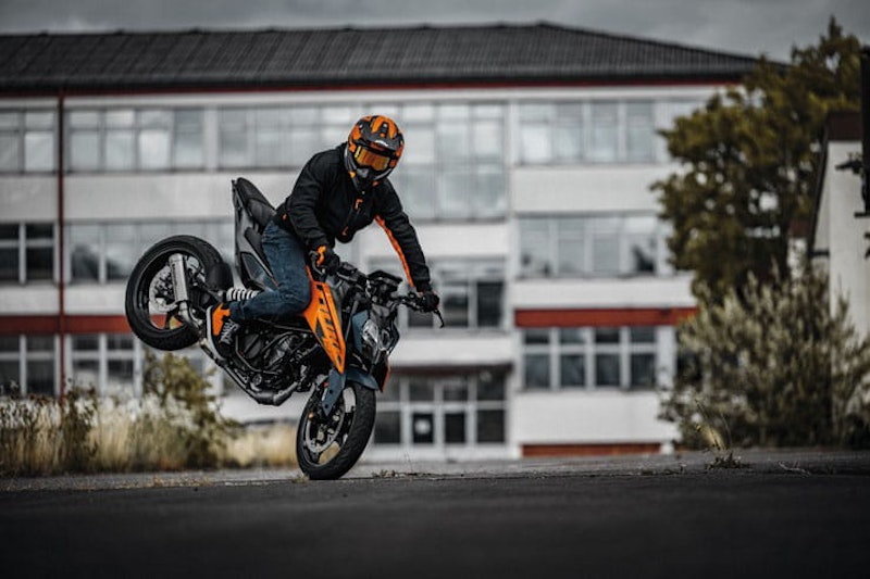 2024 KTM 125 Duke Review Details Price Spec_11