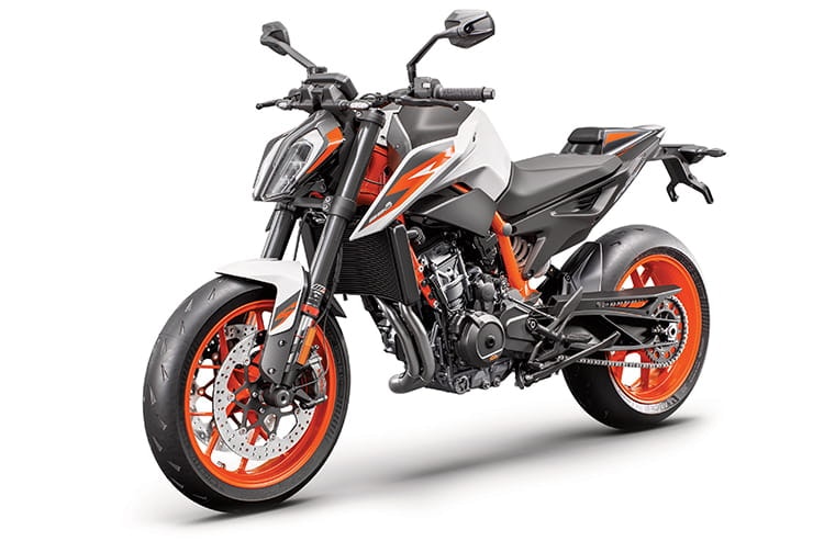 KTM 890 DUKE R – the scalpel got sharper but is it the new middleweight champion of the world?
