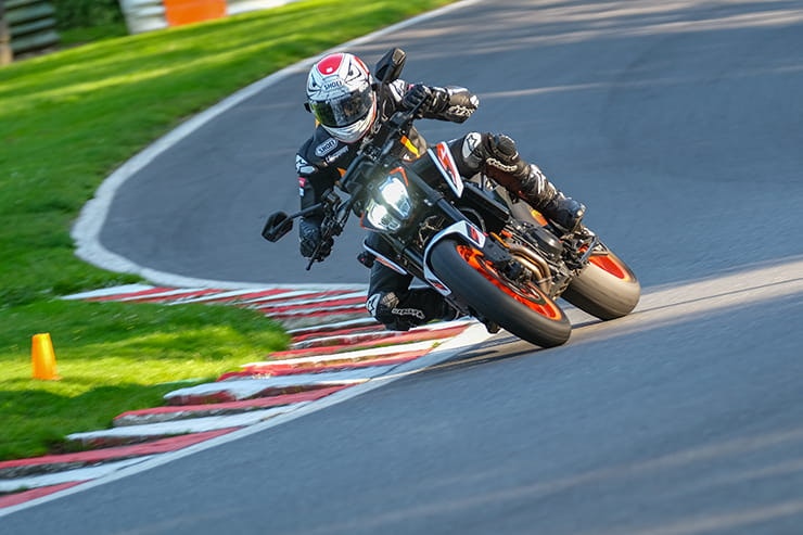 KTM 890 DUKE R – the scalpel got sharper but is it the new middleweight champion of the world?