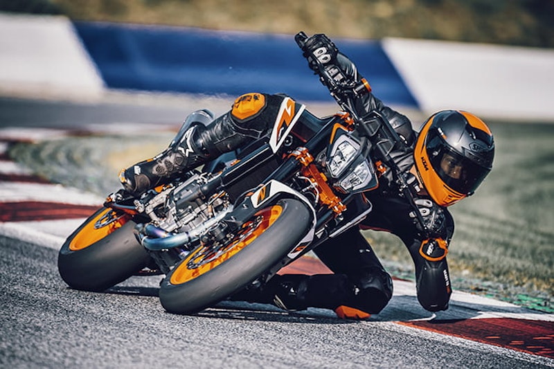 KTM 890 DUKE R – the scalpel got sharper but is it the new middleweight champion of the world?