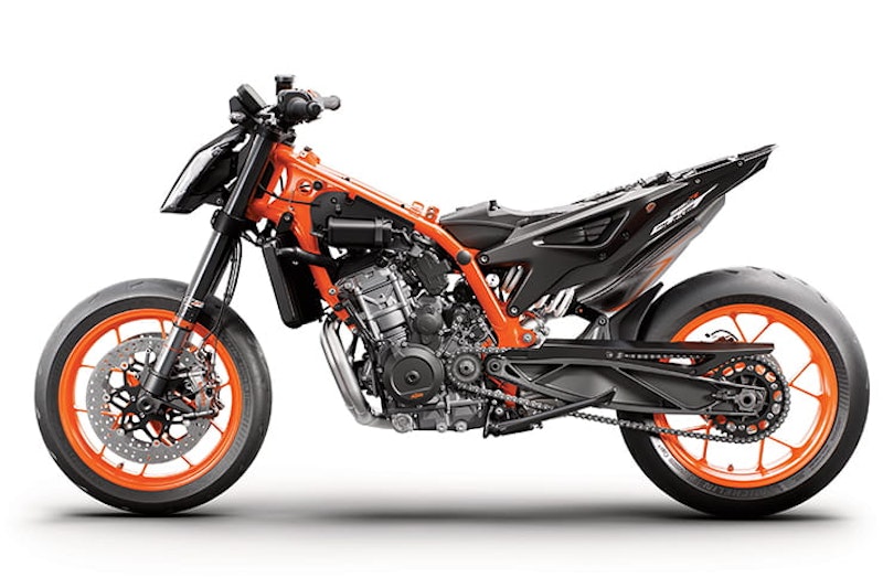 KTM 890 DUKE R – the scalpel got sharper but is it the new middleweight champion of the world?