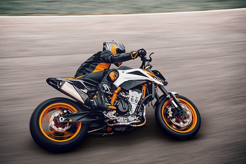 KTM 890 DUKE R – the scalpel got sharper but is it the new middleweight champion of the world?
