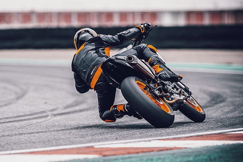KTM 890 DUKE R – the scalpel got sharper but is it the new middleweight champion of the world?