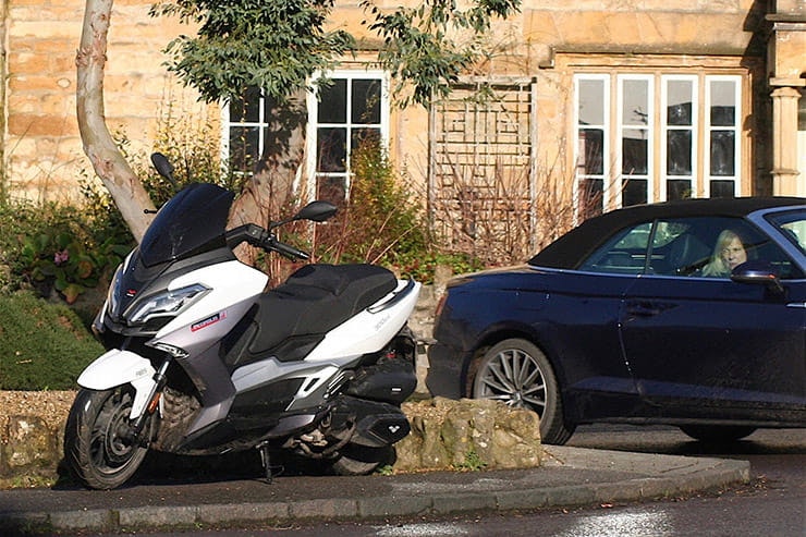 The first ever Lexmoto with a larger capacity than 125 is the remarkably well-equipped and potential bargainous 300cc maxi-scooter known as Pegasus.