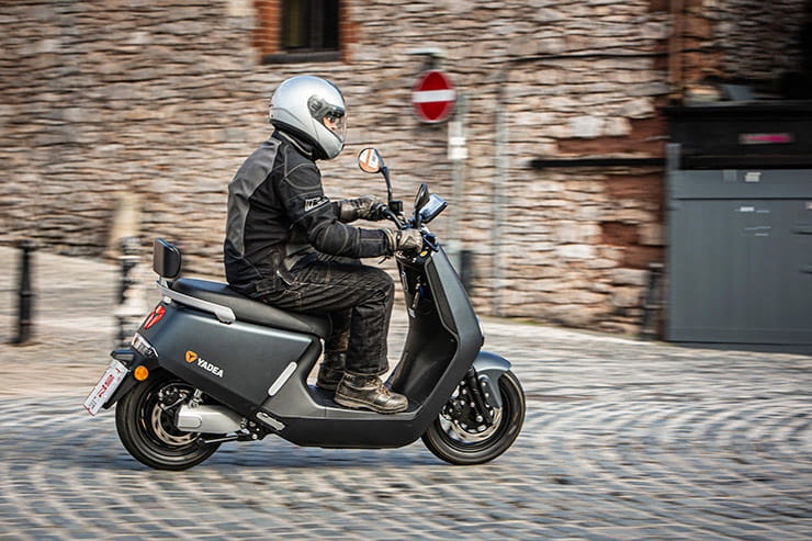 Lexmoto Yadea 2021 Electric Scooter Review Spec Price_04