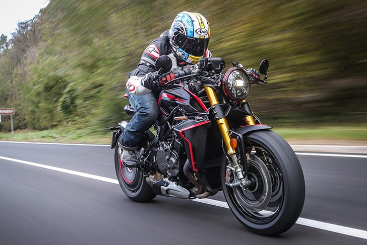 MV Agusta Rush 1000 2020 review price spec_48
