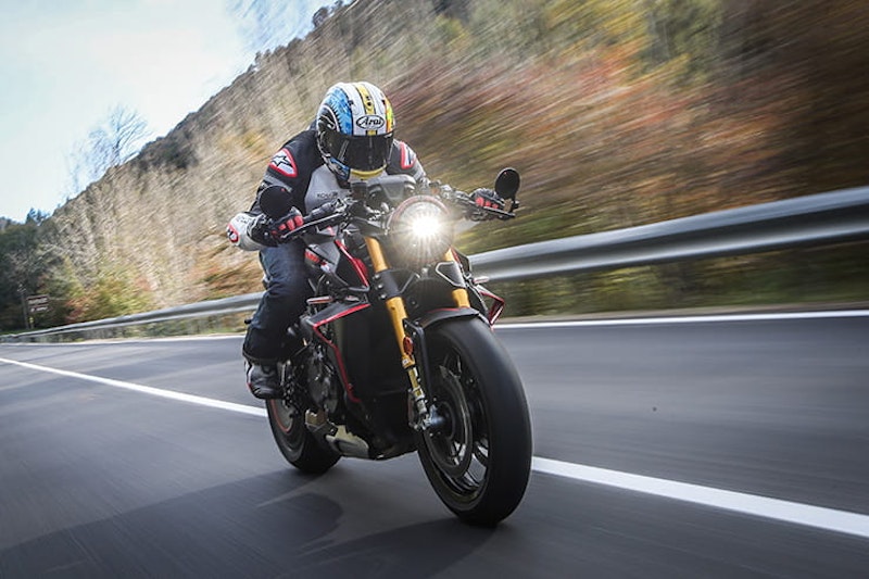 MV Agusta Rush 1000 2020 review price spec_45