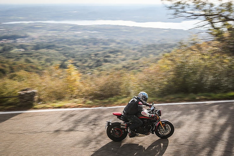 MV Agusta Rush 1000 2020 review price spec_51