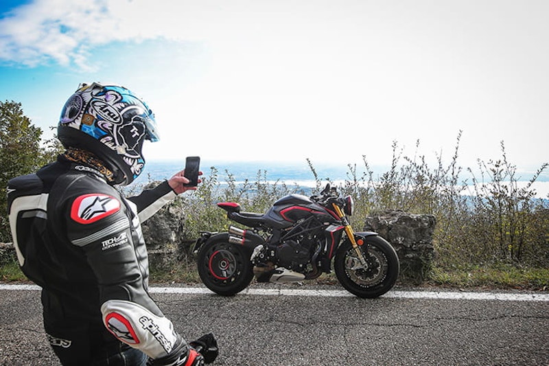 MV Agusta Rush 1000 2020 review price spec_54