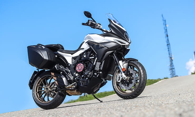MV Agusta Turismo Veloce 800 Lusso SCS BikeSocial Review