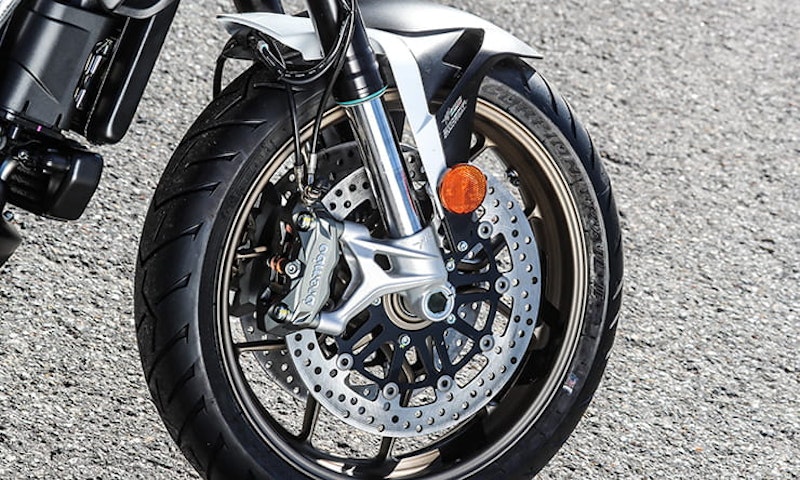 MV Agusta Turismo Veloce 800 Lusso SCS BikeSocial Review
