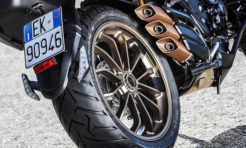 MV Agusta Turismo Veloce 800 Lusso SCS BikeSocial Review