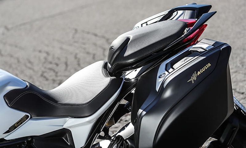 MV Agusta Turismo Veloce 800 Lusso SCS BikeSocial Review
