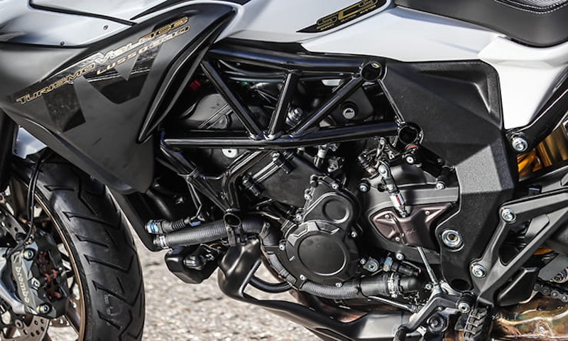 MV Agusta Turismo Veloce 800 Lusso SCS BikeSocial Review