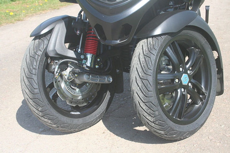 2022 Piaggio MP3 300 hpe Review Price Spec_09