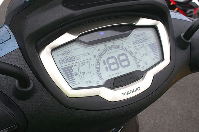 Piaggio Beverly 2021 Review Price Spec (3)