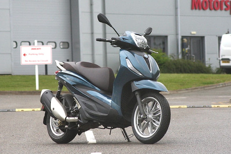 Piaggio Beverly 2021 Review Price Spec (6)