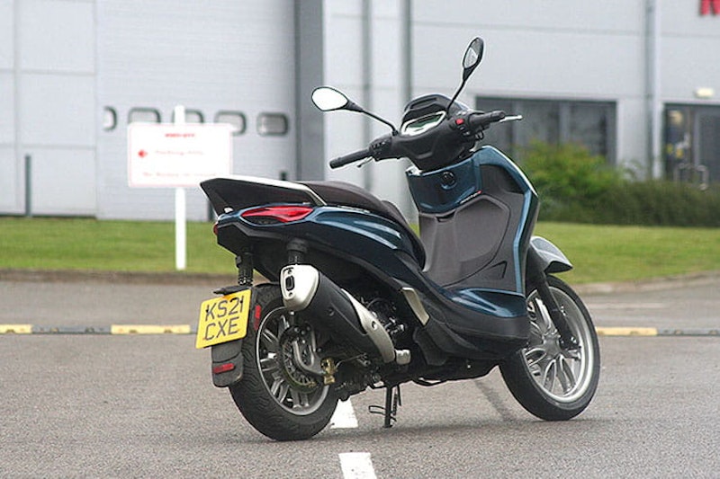 Piaggio Beverly 2021 Review Price Spec (7)