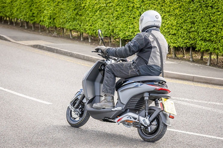 2022 Piaggio 1 Active Electric Scooter review price range_03