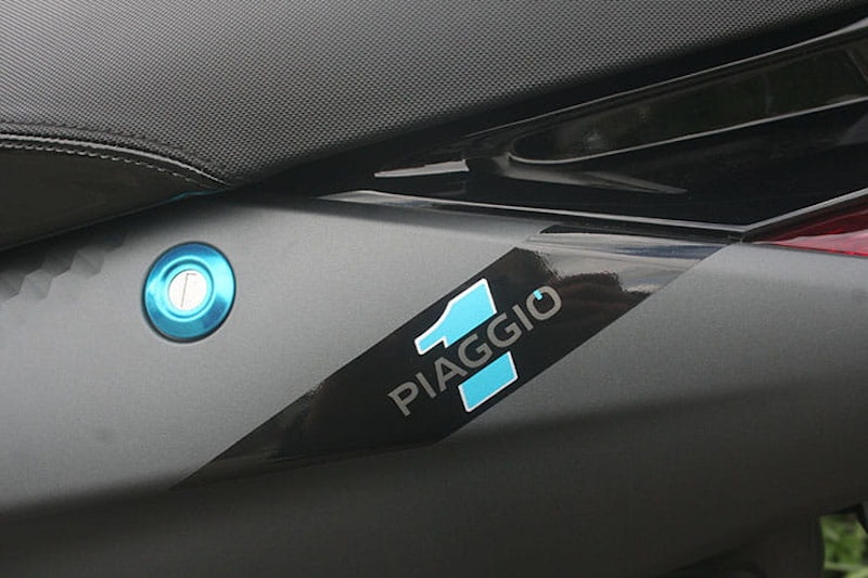 2022 Piaggio 1 Active Electric Scooter review price range_07