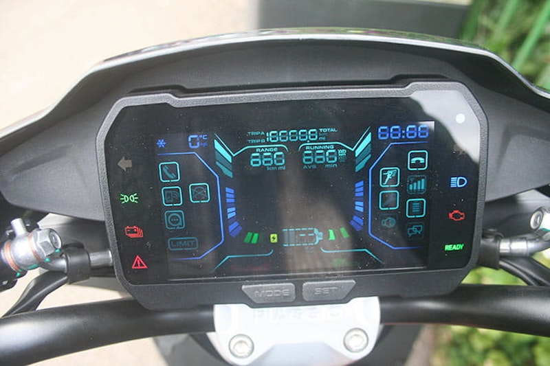 2022 Piaggio 1 Active Electric Scooter review price range_09