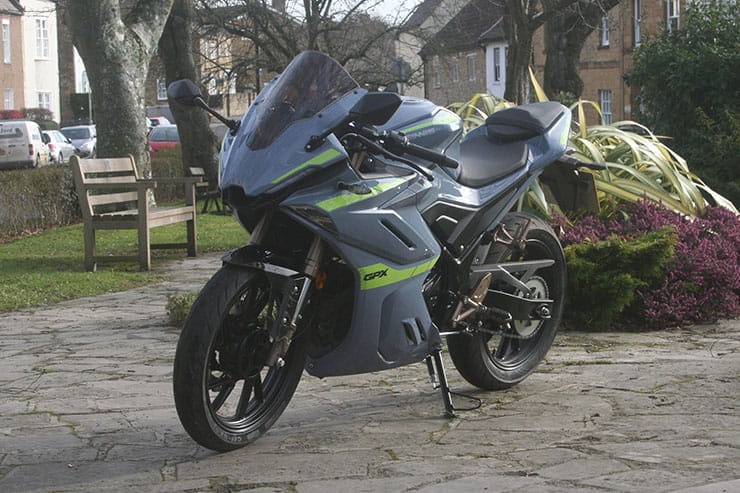 Sinnis GPX125 Review Price Spec_16
