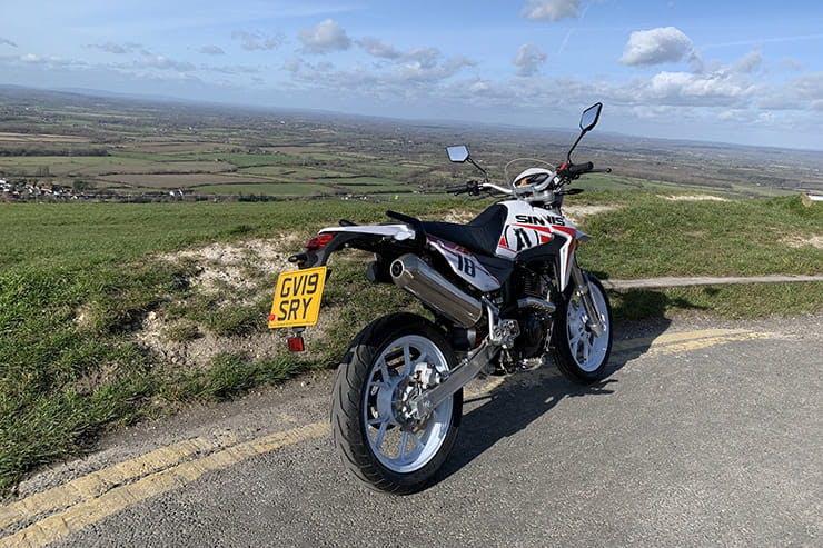 Sinnis Apache 125SM 2020 Review