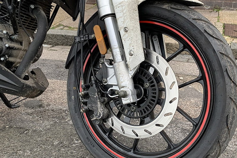 Sinnis’ L-plate streetfighter has funky styling, excellent handling and brakes all for £2199