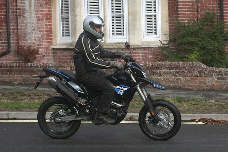 2022 Sinnis SM-R Review Price Spec_12