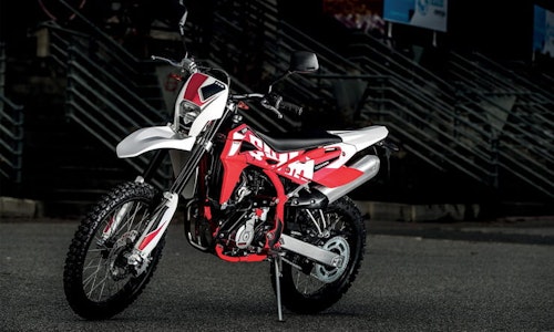 SWM RS125 R - first road test and review