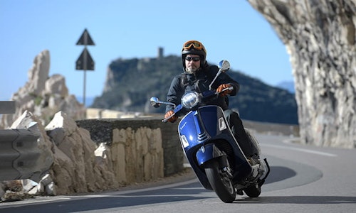 Vespa GTS hpe Review 2019 | Full road test | BikeSocial