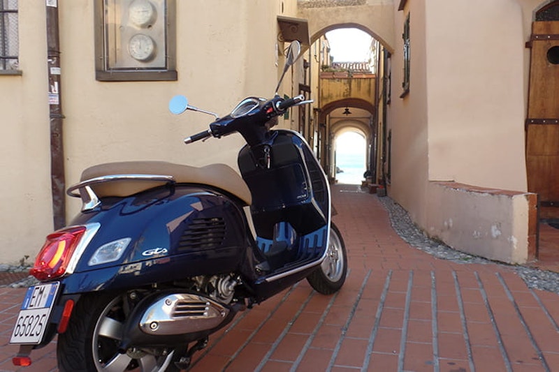 2019 Vespa GTS 300 hpe | Launch review