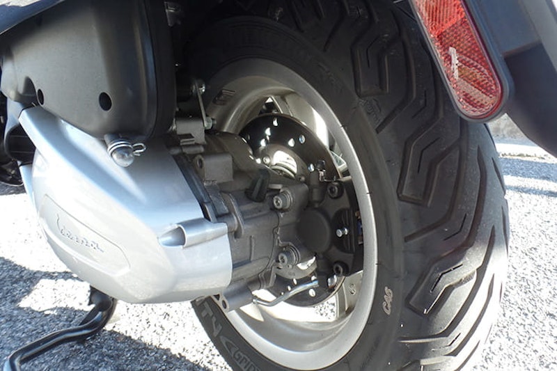 2019 Vespa GTS 300 hpe | Launch review