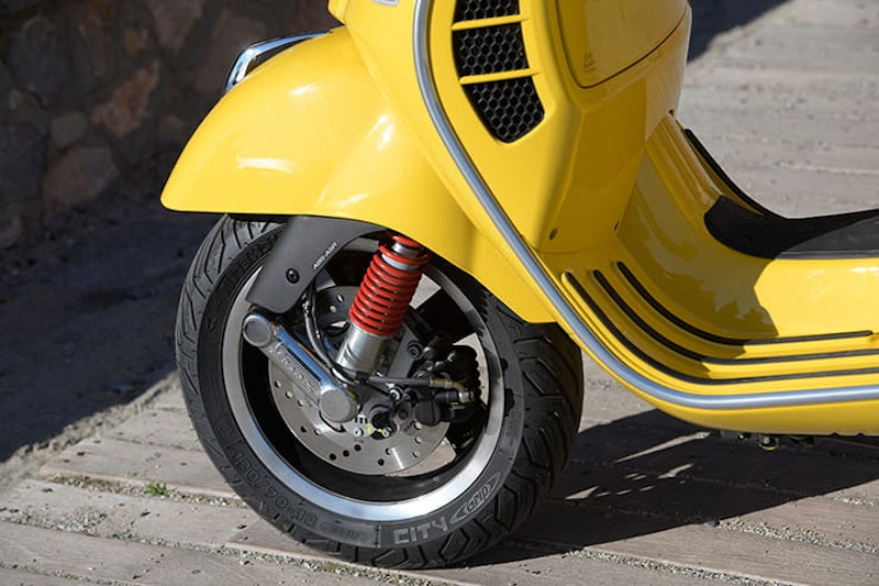 2019 Vespa GTS 300 hpe | Launch review