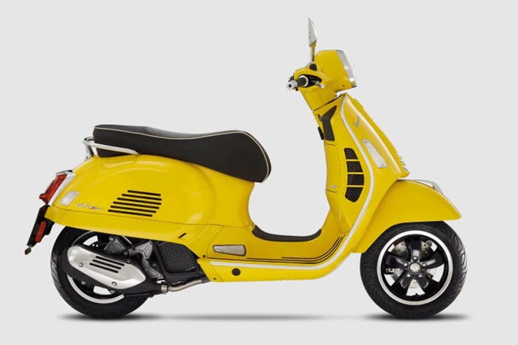 Vespa GTS Super 125 2021 Review Price Spec_03