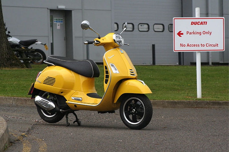 Vespa GTS Super 125 2021 Review Price Spec_05